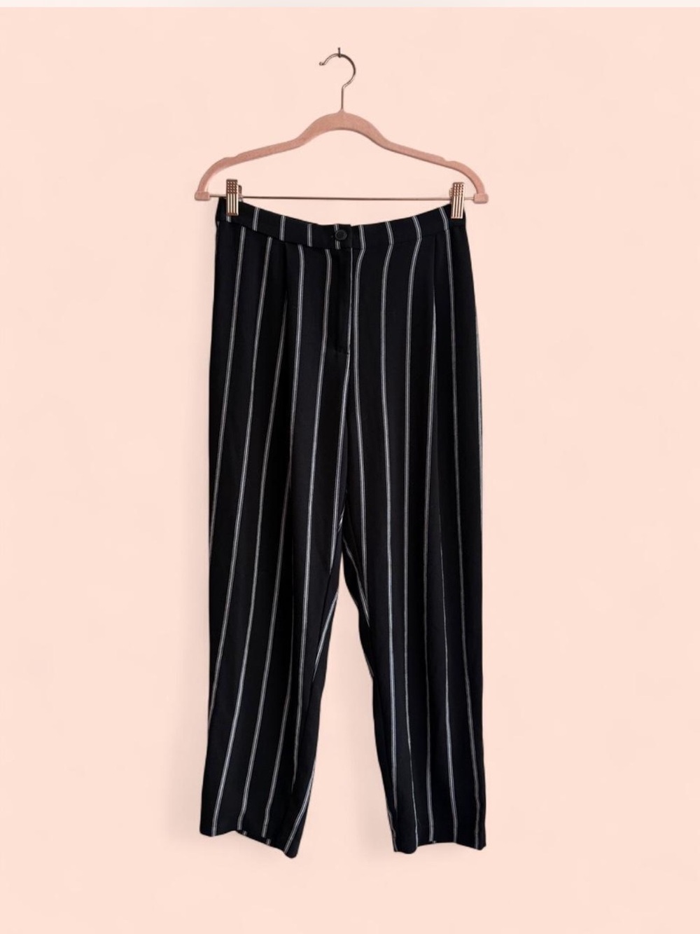 H&M Divided Black Pinstripe High-waisted Cropped Ankle Pants size 6
